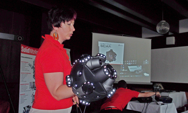 Věra Fišerová představuje skener Metra Scan_P6153387_cr