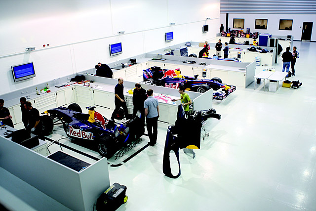 Testování vozů Red Bull Racing F1 Red Bull Racing F1-1335