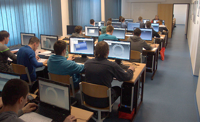 Studenti soutěžící v kategorii CAD 3D (foto: KH) P3059772