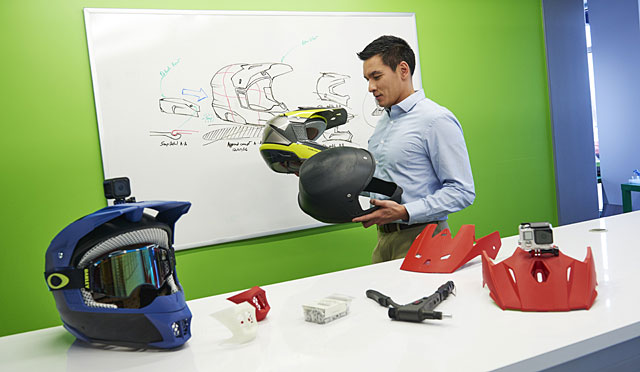 Motoristické helmy, představené i na Solidworks Worldu 2017, jsou dílem autorů z firmy CAD Product Development, kde se F123 Series testovala (zdroj: Stratasys) CAD-Office-2332-1707
