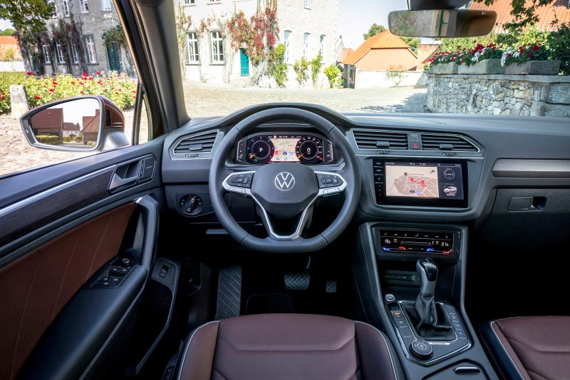 Volkswagen Tiguan R- Line-2048