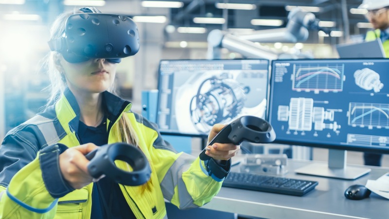 Ericsson hyperbat-employee-using-vr-2133
