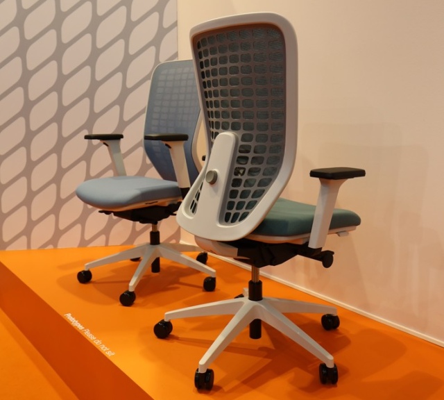 Orgatec-otocna zidle Space-2251