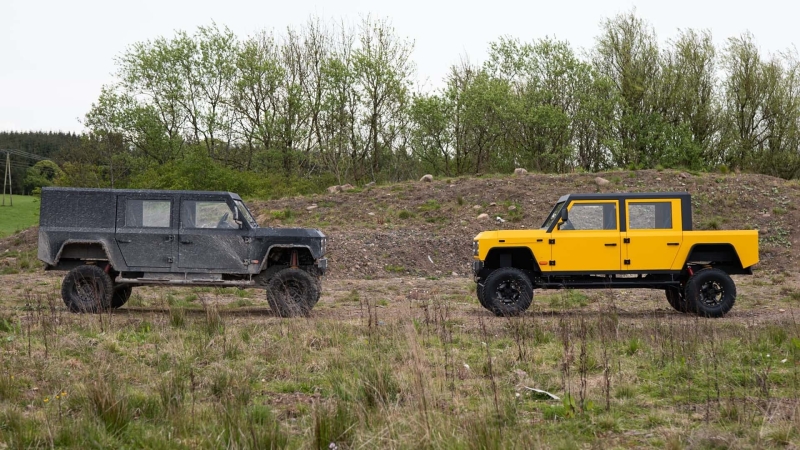 munro-mk 1-pickup-and-munro-mk 1-truck-side-view-2321