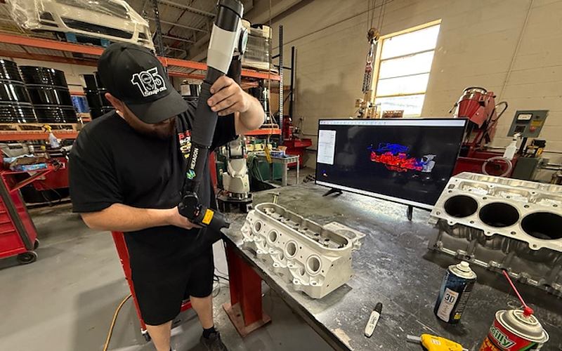 3D skenování motoru (zdroj: ReverseEngineering.com) reverseengineering com 3d scan engine port 1-2543