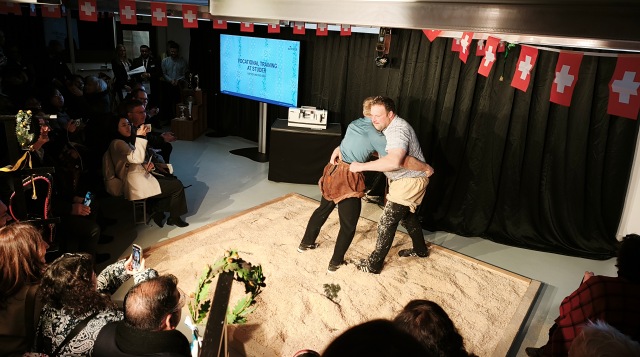 Ukázka tradičního švýcarského zápasu (foto KH) IMG 20260206 104706-2608