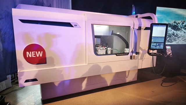 Univerzální válcová bruska STUDER S23 (foto KH) IMG 20260206 112843-2608