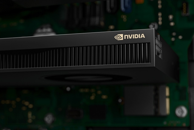 Mezi dostupné grafické konfigurace patří až NVIDIA RTX 2000 Ada s 16 GB GDDR6 paměti. V budoucnu bude možné využít i konfigurace s kartami NVIDIA RTX Pro 2000 Blackwell s 16 GB GDDR7 a NVIDIA RTX Pro 4000 Blackwell s 24 GB GDDR (zdroj: Dell Technologies) Dell Pro Precision 7 T1 Obr6-2623