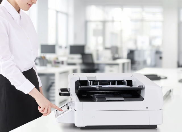 Modely WorkForce DS-51000WN a DS-71000WN poskytují vysokorychlostní síťové skenování formátu A3 pro organizace (zdroj: Epson) Epson WorkForce DS-71000WN-2625