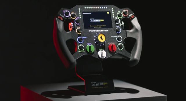Volant vyrobený v limitované sérii 499 kusů je skutečným sběratelským skvostem (zdroj: Guillemot Corporation) Thrustmaster volant-2-2625
