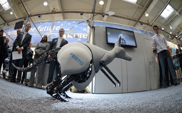 Hannover Messe ukázal továrnu budoucnosti